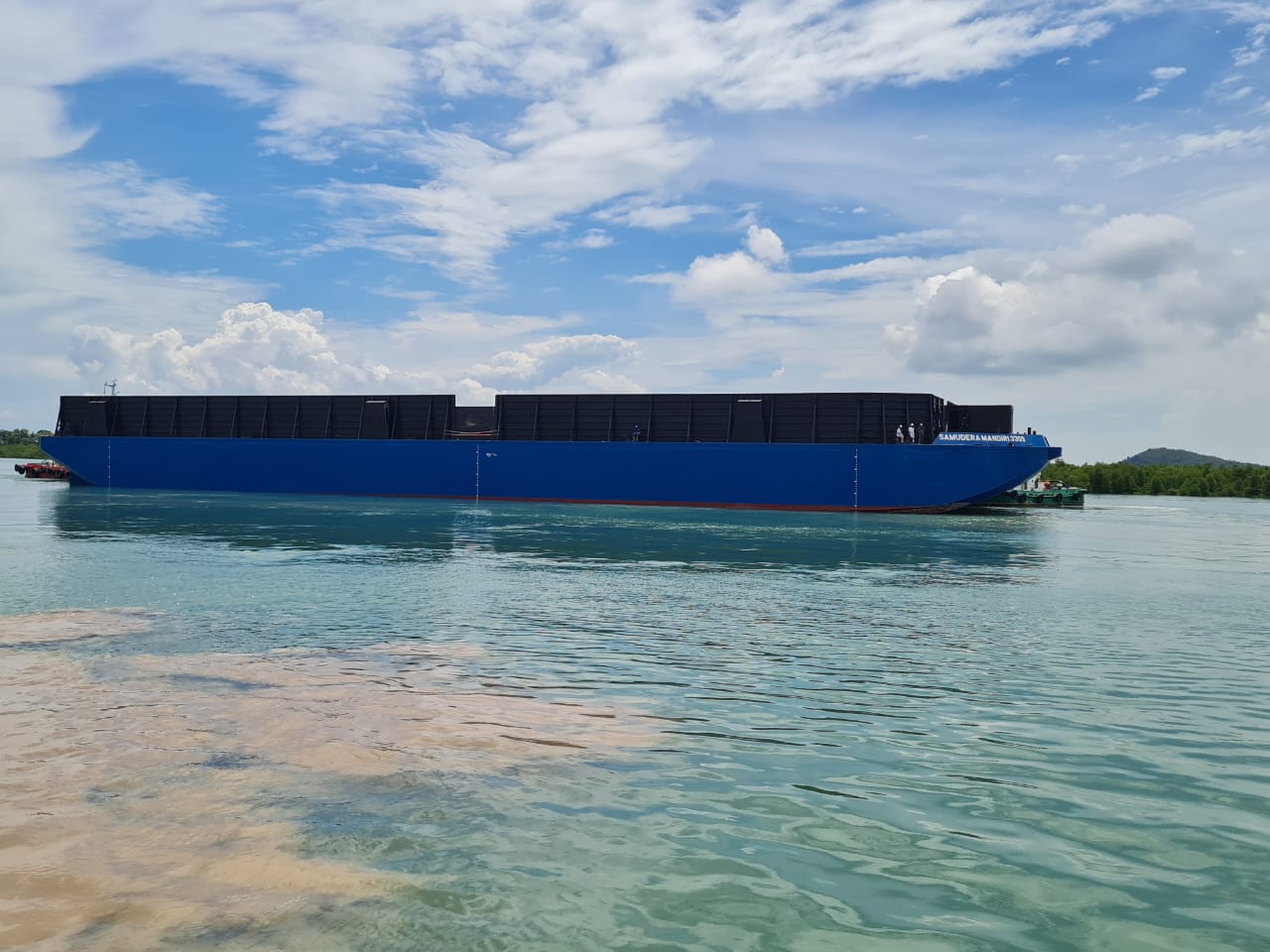 Tug boat